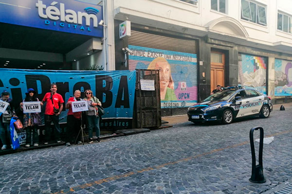 Anuncio de cierre de agencia Telam en Argentina 3