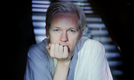 Assange_detenidofoto_2
