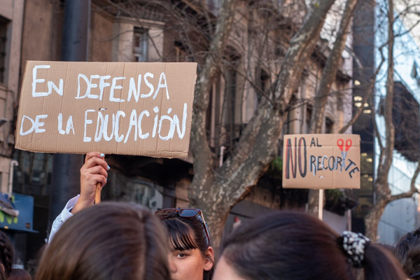 La educacion del pueblo uruguayo se defiende 3