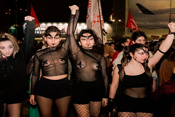 Our Voice decapita al patriarcado en las calles para protestar contra el sistema 7