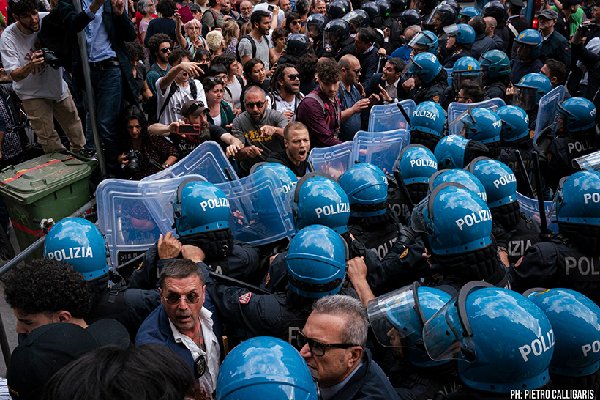 El rostro de la represion en la marcha por Falcone 2