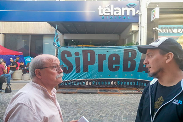 Anuncio de cierre de agencia Telam en Argentina 2