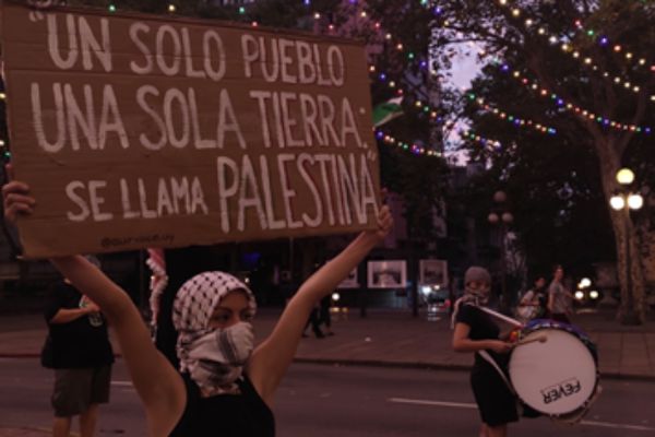 Diez mil personas fueron la voz del pueblo palestino en Montevideo 2 